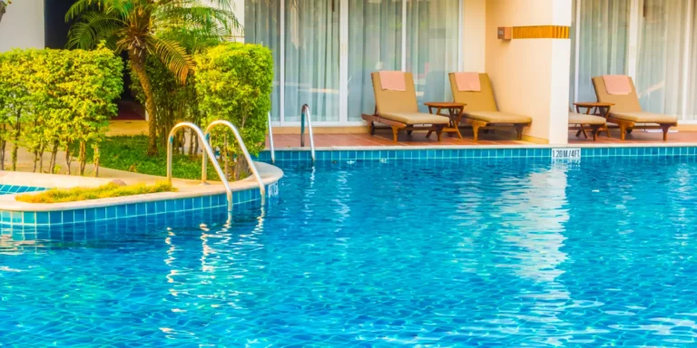 Havuz Böcekleri Cildinize Zarar Verebilir